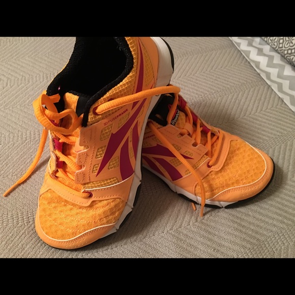Running shoes - Picture 1 of 2
